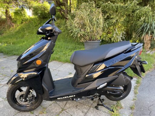 Suzuki UN 125 Avenis Roller