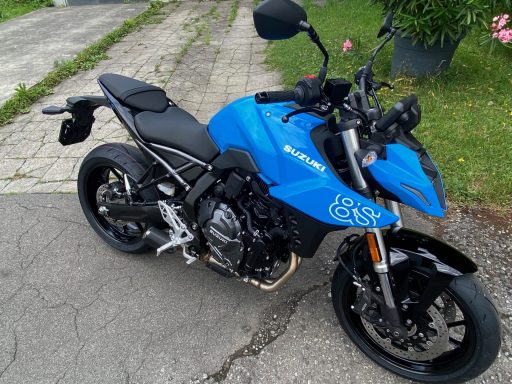 SUZUKI GSX-8S